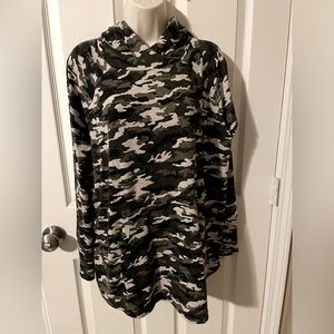 Gently worn LulaRoe “Amber” long sleeved camo hoodie. XL